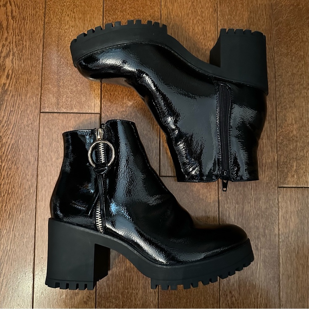 Shiny heeled booties